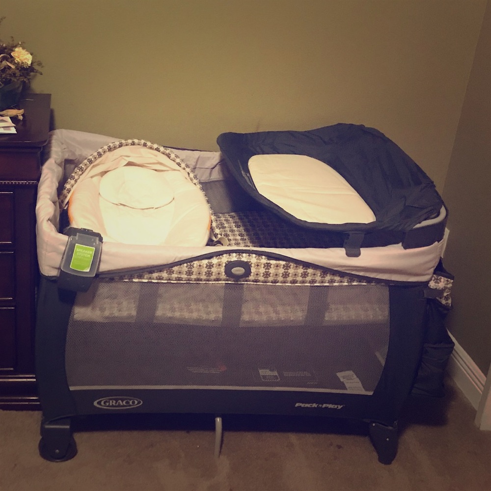 Graco neutral pack and play from target .play pin - Picture 1 of 1